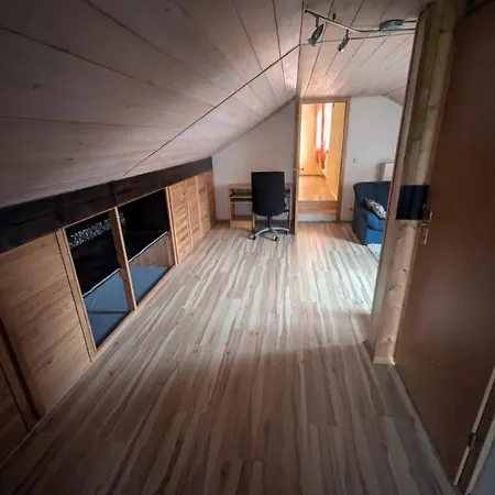 شقة Spacious Attic Apartment