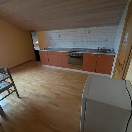 شقة Spacious Attic Apartment