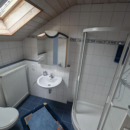 شقة Spacious Attic Apartment *